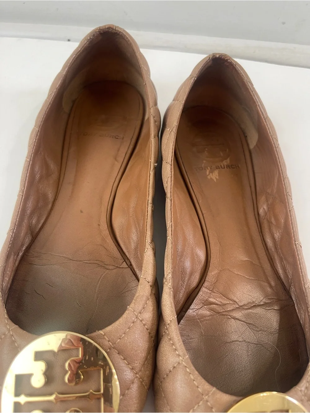 Tory Burch Flats Size 9 Sand With Gold Emblem Quilted Minnie Flats - Picture 4 of 8